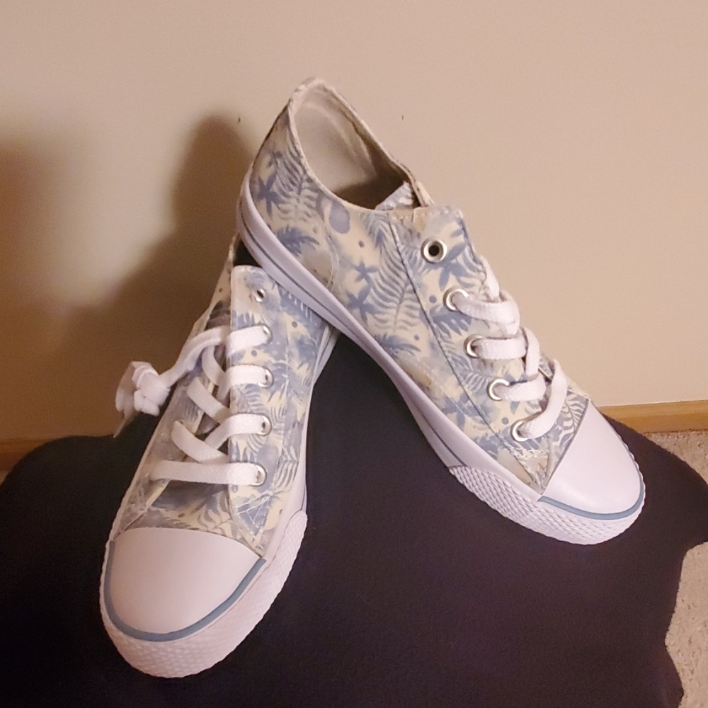 Airwalk sneakers